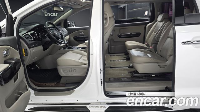 Kia Canival 2018 — photo 17