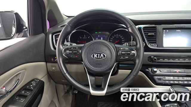 Kia Canival 2018 — photo 18