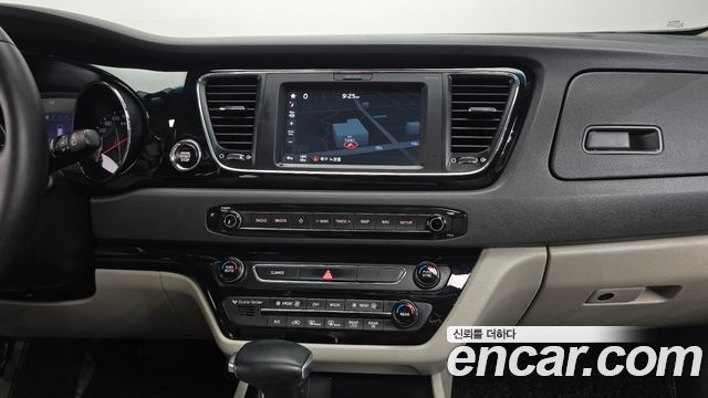 Kia Canival 2018 — photo 22