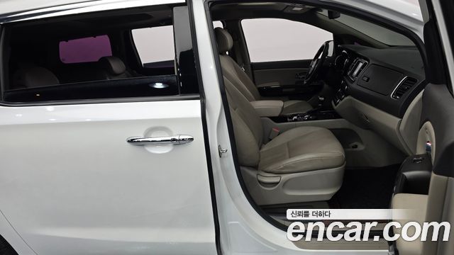 Kia Canival 2018 — photo 16
