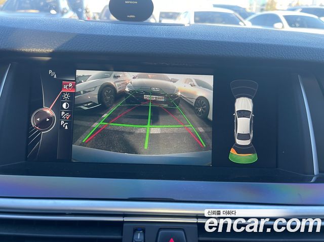 BMW 5-Series 2016 — photo 10