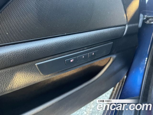 BMW 5-Series 2016 — photo 12
