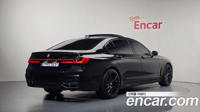 BMW 7-Series 2018 — photo 2