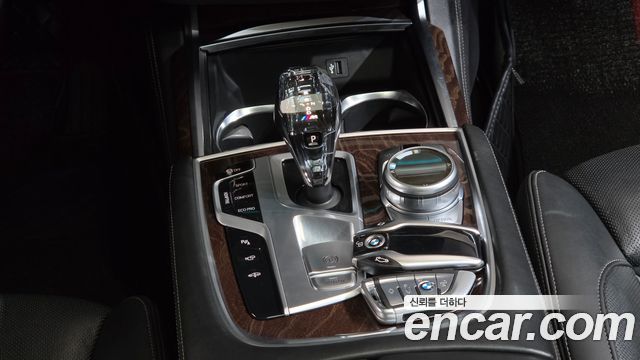 BMW 7-Series 2018 — photo 9