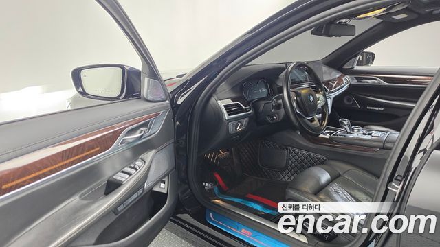 BMW 7-Series 2018 — photo 10