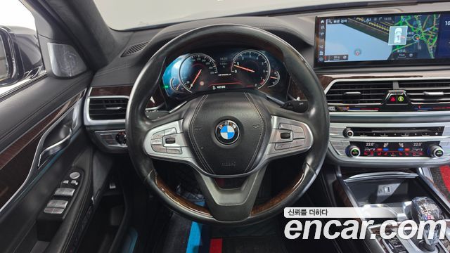 BMW 7-Series 2018 — photo 13