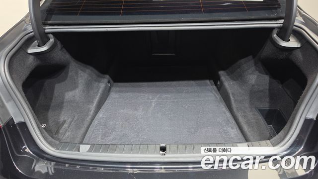 BMW 7-Series 2018 — photo 20