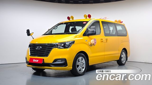 Hyundai Starex 2019 — photo 1