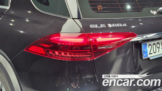 Mercedes-Benz GLE-Class 2024 — photo 9
