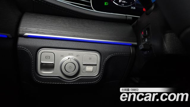 Mercedes-Benz GLE-Class 2024 — photo 28