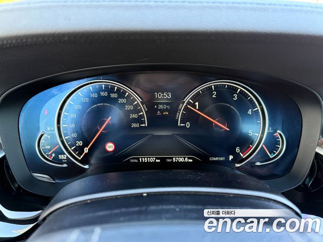 BMW 5-Series 2017 — photo 8