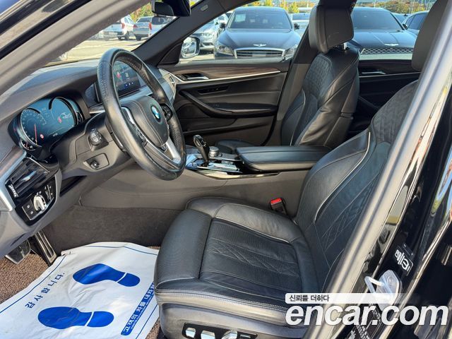 BMW 5-Series 2017 — photo 10