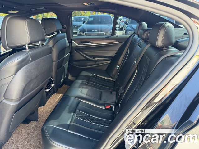 BMW 5-Series 2017 — photo 11
