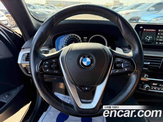 BMW 5-Series 2017 — photo 12