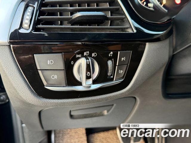 BMW 5-Series 2017 — photo 17