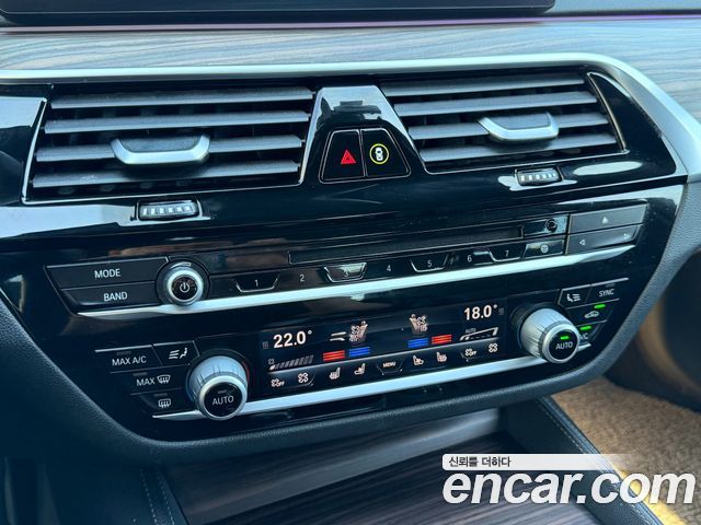 BMW 5-Series 2017 — photo 18