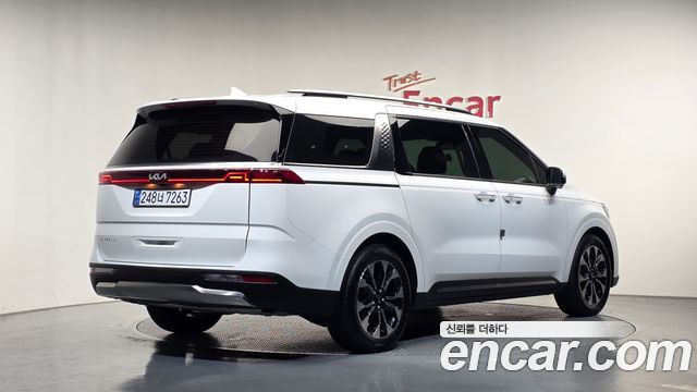 Kia Canival 2023 — photo 2