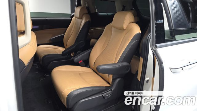 Kia Canival 2023 — photo 17