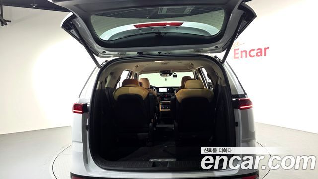 Kia Canival 2023 — photo 24