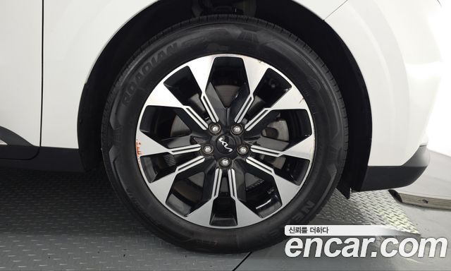 Kia Canival 2023 — photo 7
