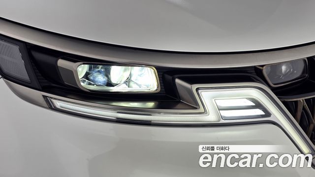 Kia Canival 2023 — photo 8