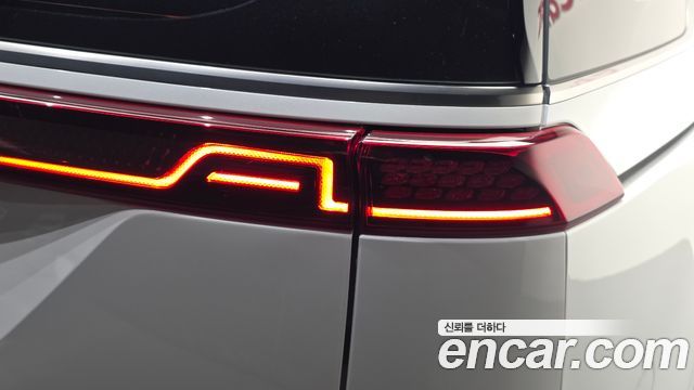 Kia Canival 2023 — photo 9