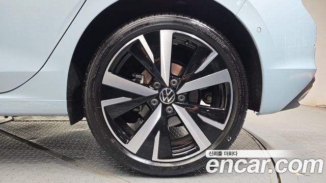 Volkswagen Golf 2025 — photo 7