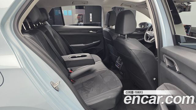 Volkswagen Golf 2025 — photo 16