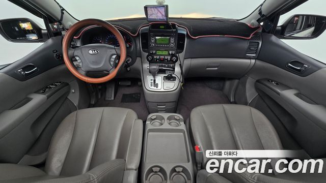 Kia Canival 2012 — photo 10