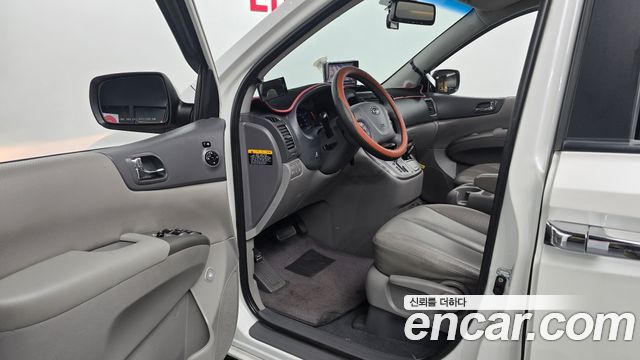 Kia Canival 2012 — photo 13