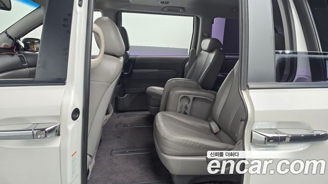 Kia Canival 2012 — photo 17