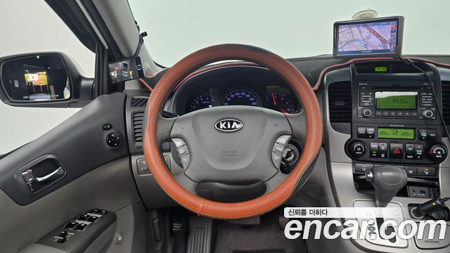 Kia Canival 2012 — photo 18