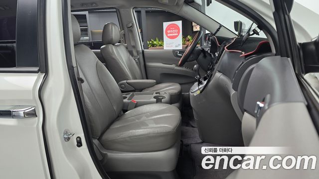 Kia Canival 2012 — photo 16
