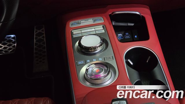 Genesis GV70 2022 — photo 12
