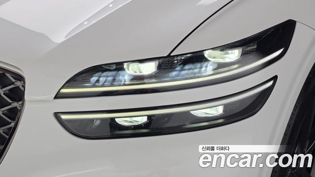 Genesis GV70 2022 — photo 8