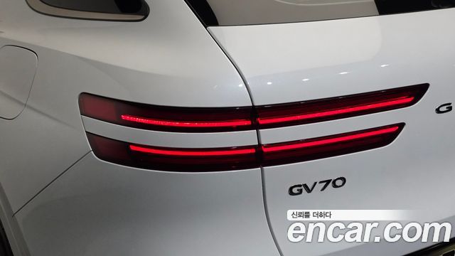 Genesis GV70 2022 — photo 9