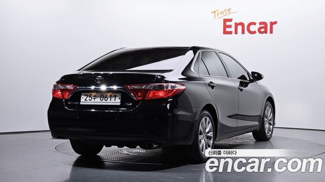Toyota Camry 2015 — photo 2