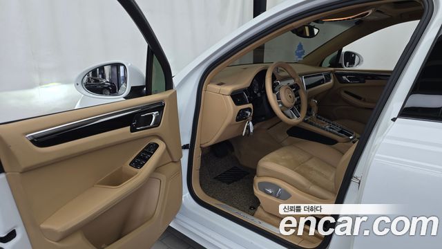 Porsche Macan 2015 — photo 10