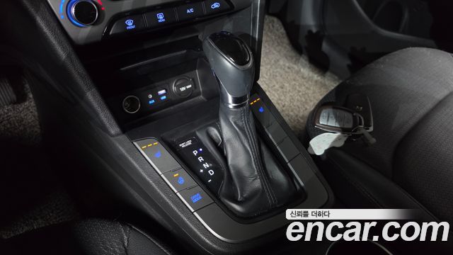 Hyundai AVANTE 2016 — photo 12