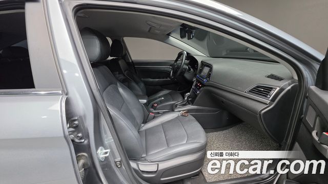 Hyundai AVANTE 2016 — photo 13