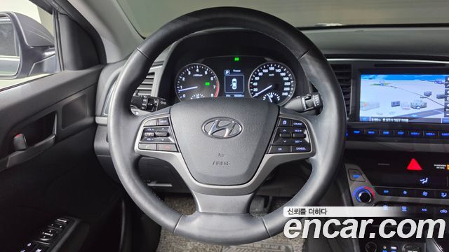 Hyundai AVANTE 2016 — photo 19