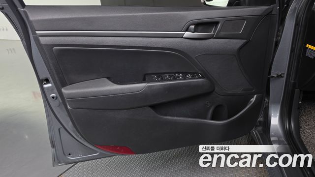 Hyundai AVANTE 2016 — photo 14