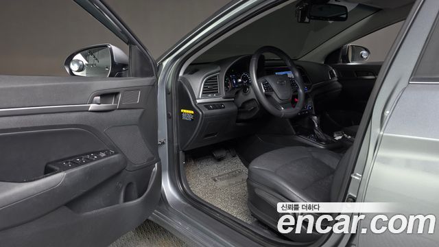 Hyundai AVANTE 2016 — photo 16