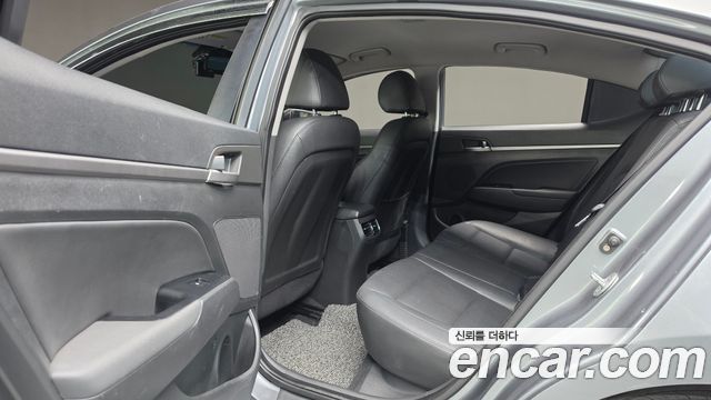 Hyundai AVANTE 2016 — photo 28