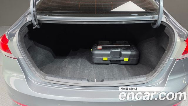 Hyundai AVANTE 2016 — photo 31
