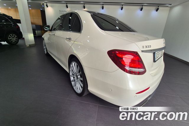 Mercedes-Benz E-Class 2018 — photo 2