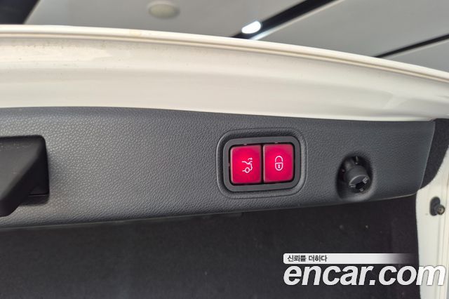 Mercedes-Benz E-Class 2018 — photo 17