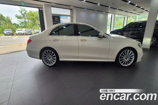 Mercedes-Benz E-Class 2018 — photo 19