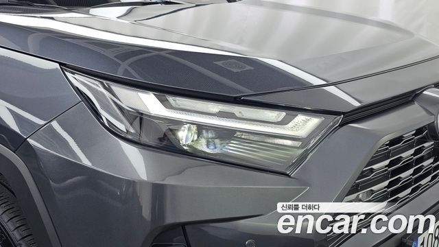 Toyota RAV4 2025 — photo 8