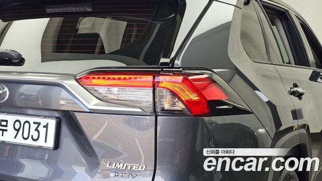 Toyota RAV4 2025 — photo 9
